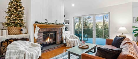 Télévision, cheminée