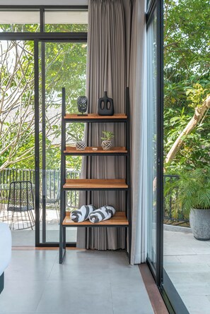 2 bedrooms, in-room safe, desk, iron/ironing board - Villa Greta (Canggu)