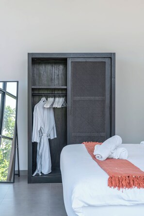 2 Schlafzimmer, Zimmersafe, Schreibtisch, Bügeleisen/Bügelbrett