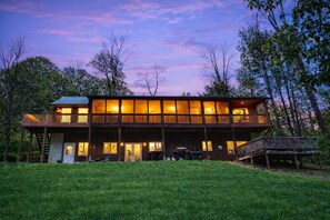 Exterior - Heartland Lodge: Multi-fam cabin in Hocking Hills (Logan)
