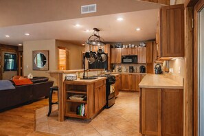 Coffee/tea maker, fridge, microwave, oven - Heartland Lodge: Multi-fam cabin in Hocking Hills (Logan)