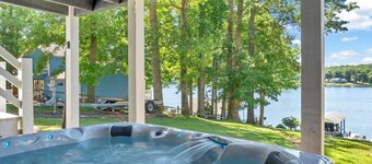 Lake Breeze - Private Dock and Hot tub