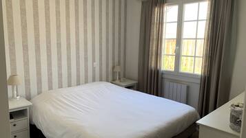 2 bedrooms, iron/ironing board, free WiFi