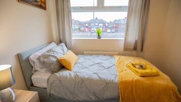 House | 3 bedrooms, iron/ironing board, free WiFi, bed sheets