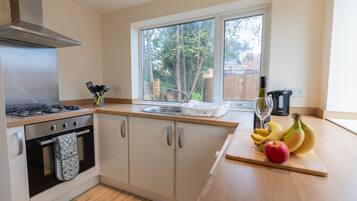 House | Private kitchen | Fridge, microwave, oven, stovetop