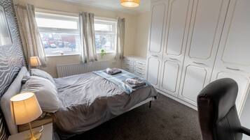 Rumah | 3 kamar tidur, setrika/meja setrika, Wi-Fi gratis, dan seprai linen