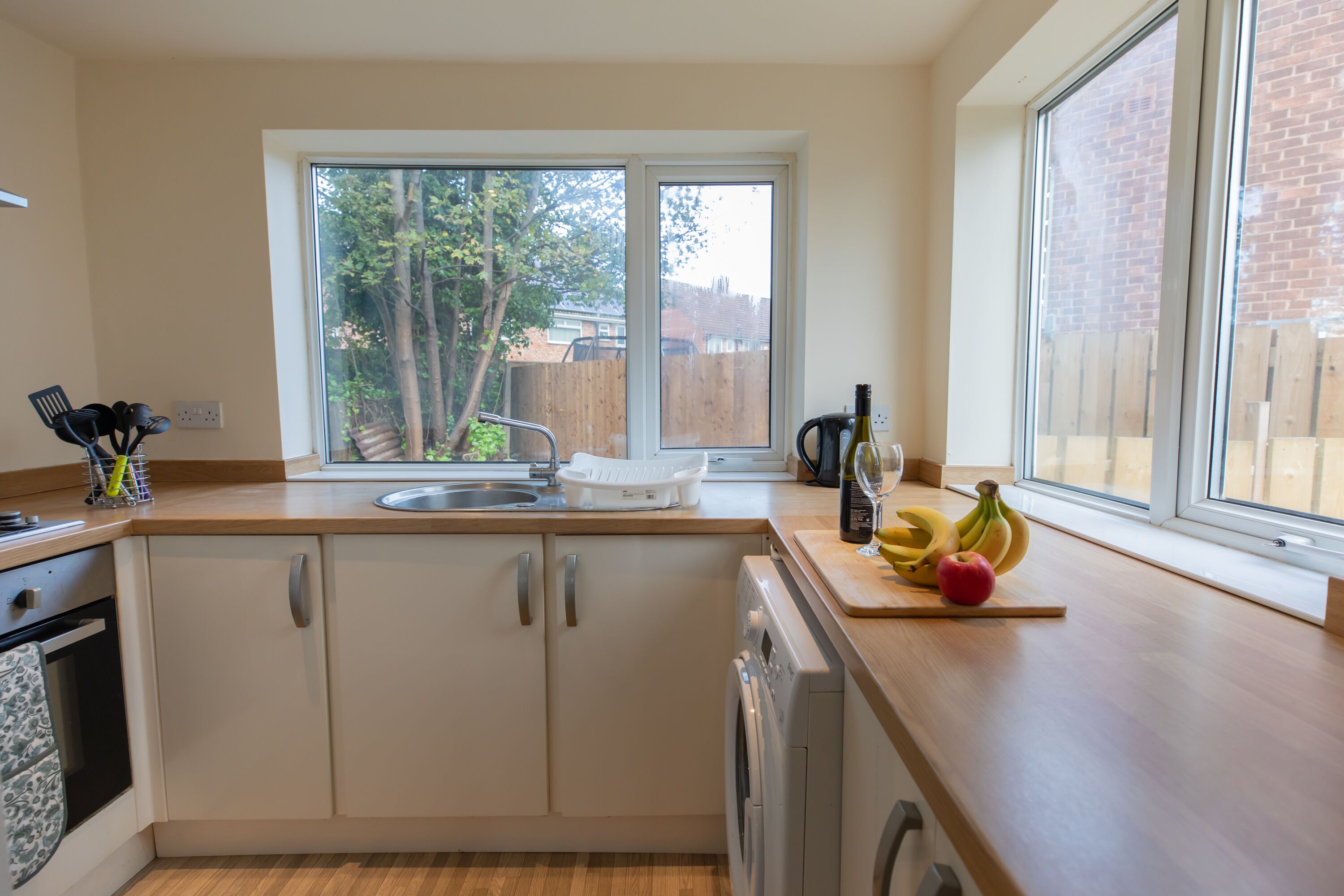 House | Private kitchen | Fridge, microwave, oven, stovetop