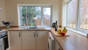 House | Private kitchen | Fridge, microwave, oven, stovetop