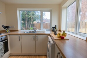 獨棟房屋 | 私人廚房 | 電冰箱、微波爐、烤箱、爐台