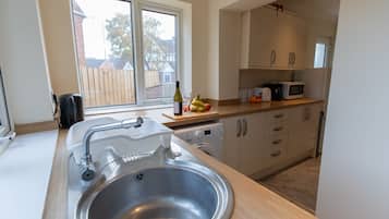 House | Private kitchen | Fridge, microwave, oven, stovetop