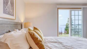 3 bedrooms, bed sheets