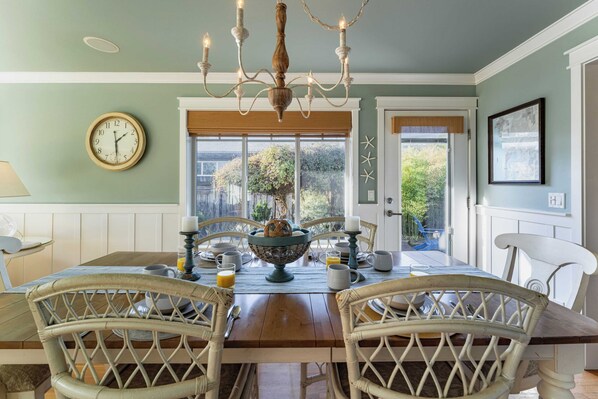 Interior - Truly a Treasure by Avantstay Walk to Beach, Patio (Manzanita)