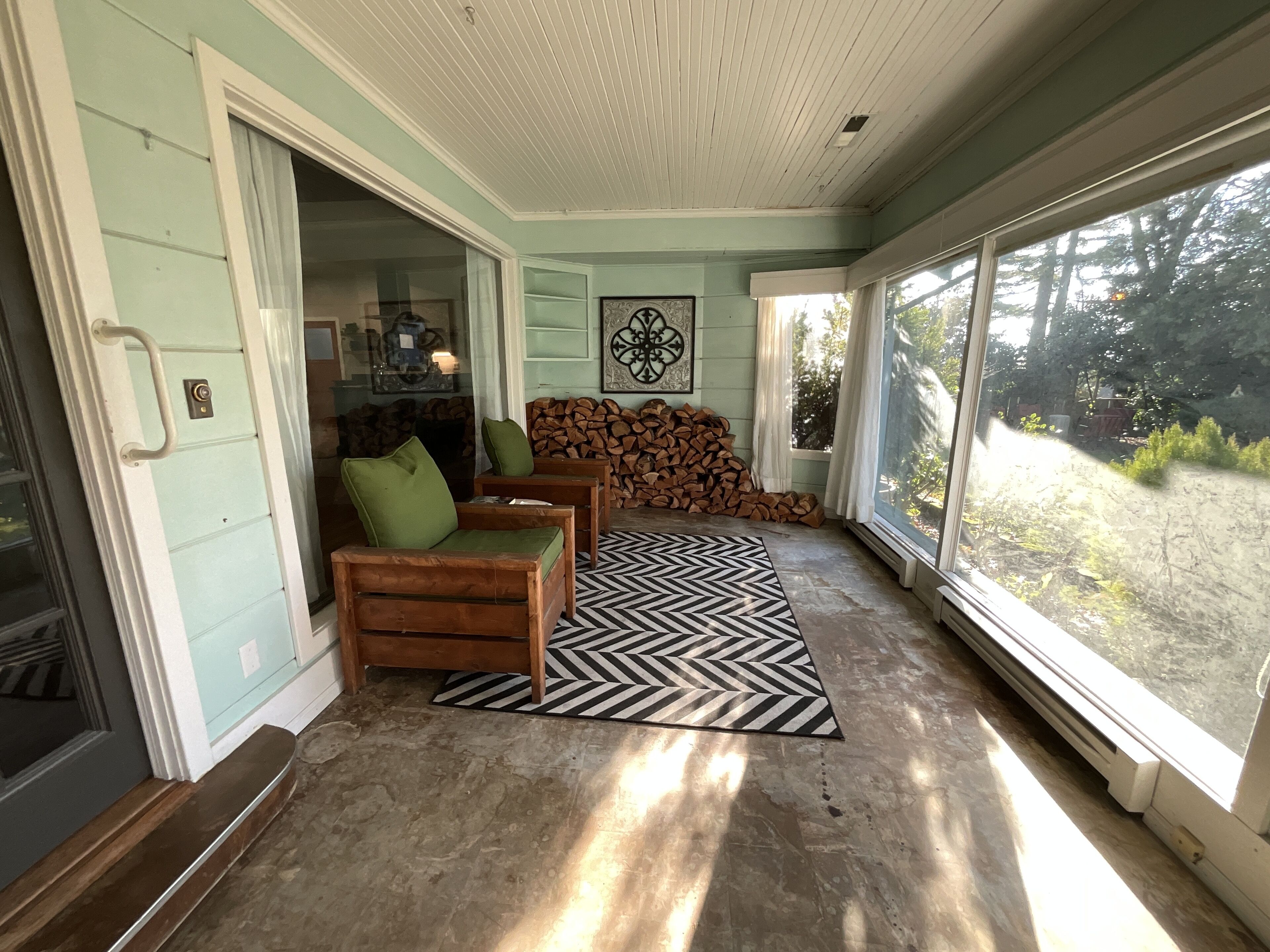Welcome to our beautiful Blue Belle, a Historic gem in Medford, OR! 