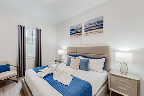 5 bedrooms, iron/ironing board, Internet, bed sheets - Contemporary townhouse with lanai, private pool, AC, & washer/dryer (Davenport)