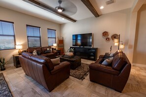Smart TV, fireplace, offices, printers - Heated Pool with Hot tub near Lake and Champion Golf Course (Goodyear)