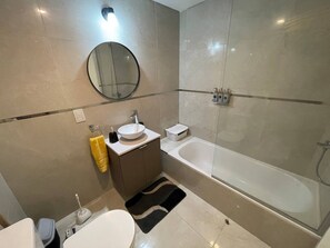 Apartment, 1 Bedroom, Accessible, Smoking | Bathroom