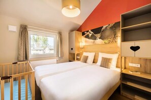 2 bedrooms, internet, bed sheets