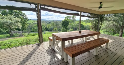 Panoramic Views, Peaceful, Fire pit, Wood BBQ, Feed the cute animals.