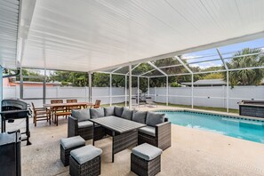 Outdoor dining - Private Pool | Outdoor Entertainment & Grill | Insta-worthy Home (Largo)