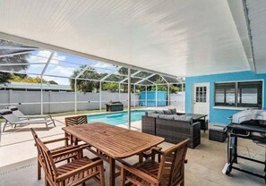 Outdoor dining - Private Pool | Outdoor Entertainment & Grill | Insta-worthy Home (Largo)