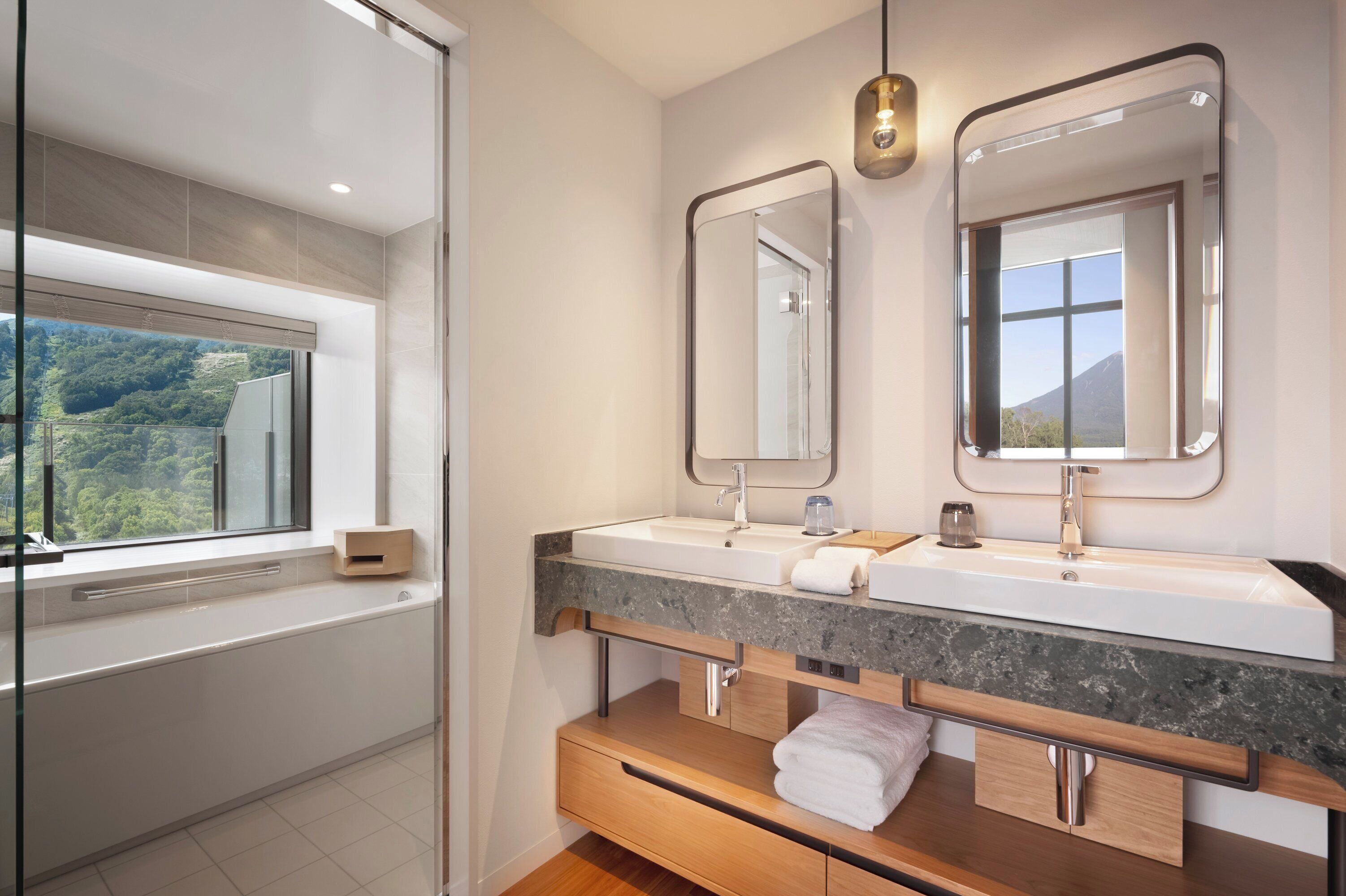 Habitación Premium, 1 cama King size, para no fumadores, vista a la montaña (Panorama Yotei View) | Baño | Tina con regadera, amenidades de baño gratuitas, secadora de cabello 