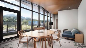 Premium Studio Suite | In-room safe, soundproofing, free WiFi, bed sheets