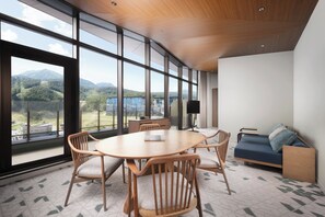 In-room safe, soundproofing, free WiFi, bed sheets - Nikko Style Niseko HANAZONO (Kutchan)