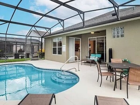 Pool - Sunny Oasis Near Disney: Pool, Comfort, and Fun Await! (Kissimmee)