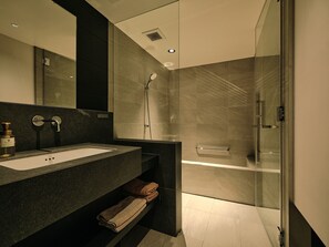Familienhaus | Badezimmer | Badewanne und Dusche (separat), Komfortbadewanne