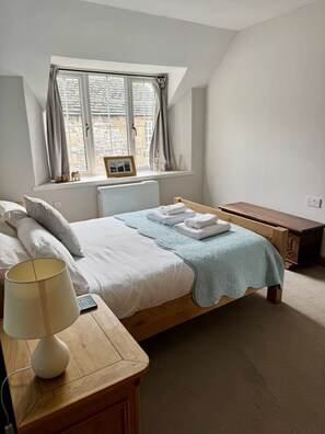 2 bedrooms, desk, free WiFi, bed sheets - *NEW* Quaint Cottage in Hartington (Hartington)