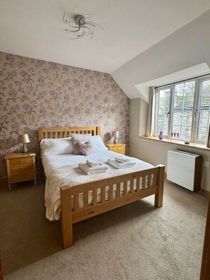 2 bedrooms, desk, free WiFi, bed sheets - *NEW* Quaint Cottage in Hartington (Hartington)