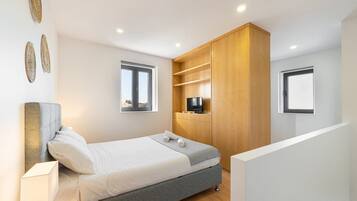 1 bedroom, desk, iron/ironing board, Internet