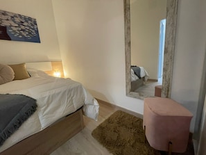 2 habitaciones, tabla de planchar con plancha, wifi y ropa de cama 