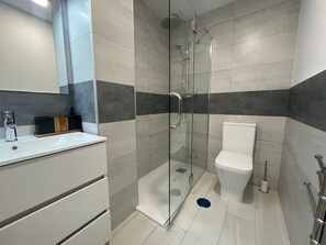 Hair dryer, towels, soap - Alma, Leave your sweet home and use ours. (Madrid)