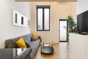 TV - GuestReady - King House 2 (Porto)