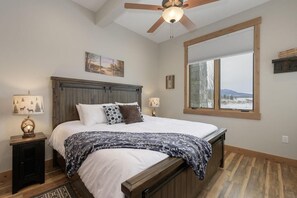 2 bedrooms, internet, bed sheets