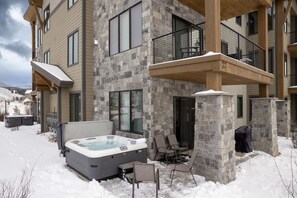 Terrace/patio - Elk Creek D102 private hot tub - 4 beds, sleeps 7 (Fraser)