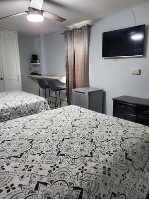 セーフティボックス (室内)、遮光カーテン、アイロン / アイロン台、WiFi (無料)