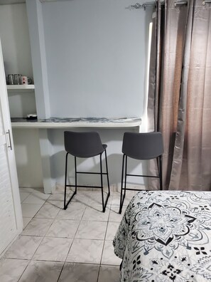 In-room dining - Beach Breeze At Negril Beach Club (Negril)