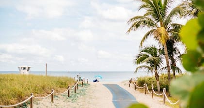 Waves: Beach Town Cozy Studio Apartment