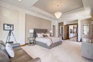 5 bedrooms, desk, iron/ironing board, WiFi