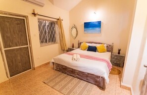 3 bedrooms, WiFi, bed sheets - Villa lagoon on hill
One mile from anjuna beach/ sunburn party (Assagao)
