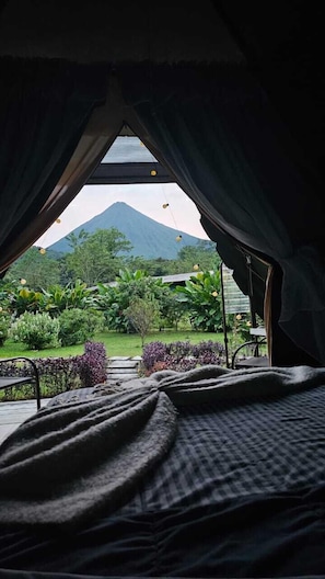 1 bedroom, premium bedding, down duvets, minibar - Flora Glamping de Abuela  (La Fortuna)