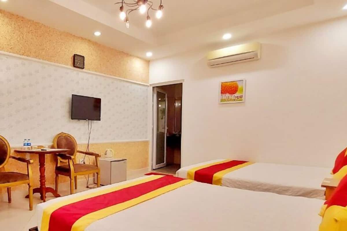 Quarto quádruplo luxo, vista para a praia | Quartos à prova de som, ferros/tábuas de passar roupa, Wi-Fi de cortesia