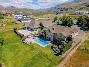 Exterior - Waterfront Home, Pool, Hot Tub. Minutes to Chelan! (Orondo)