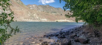 Waterfront Home, Pool, Hot Tub. Minutes to Chelan!