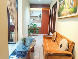 Exterior - Miraa Guest House & Resto (Denpasar)