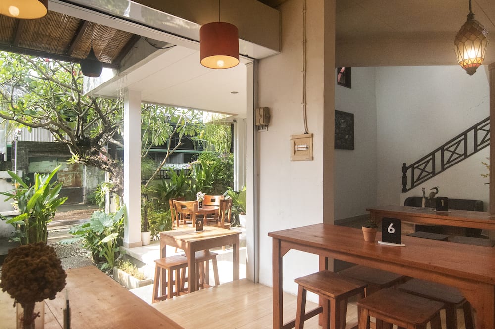 Miraa Guest House & Resto