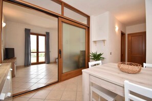 Dining - Three-room apartment downtown with two bathrooms and A/C (Santa Teresa Gallura)
