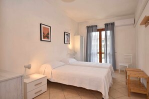 3 bedrooms, free WiFi - Three-room apartment downtown with two bathrooms and A/C (Santa Teresa Gallura)